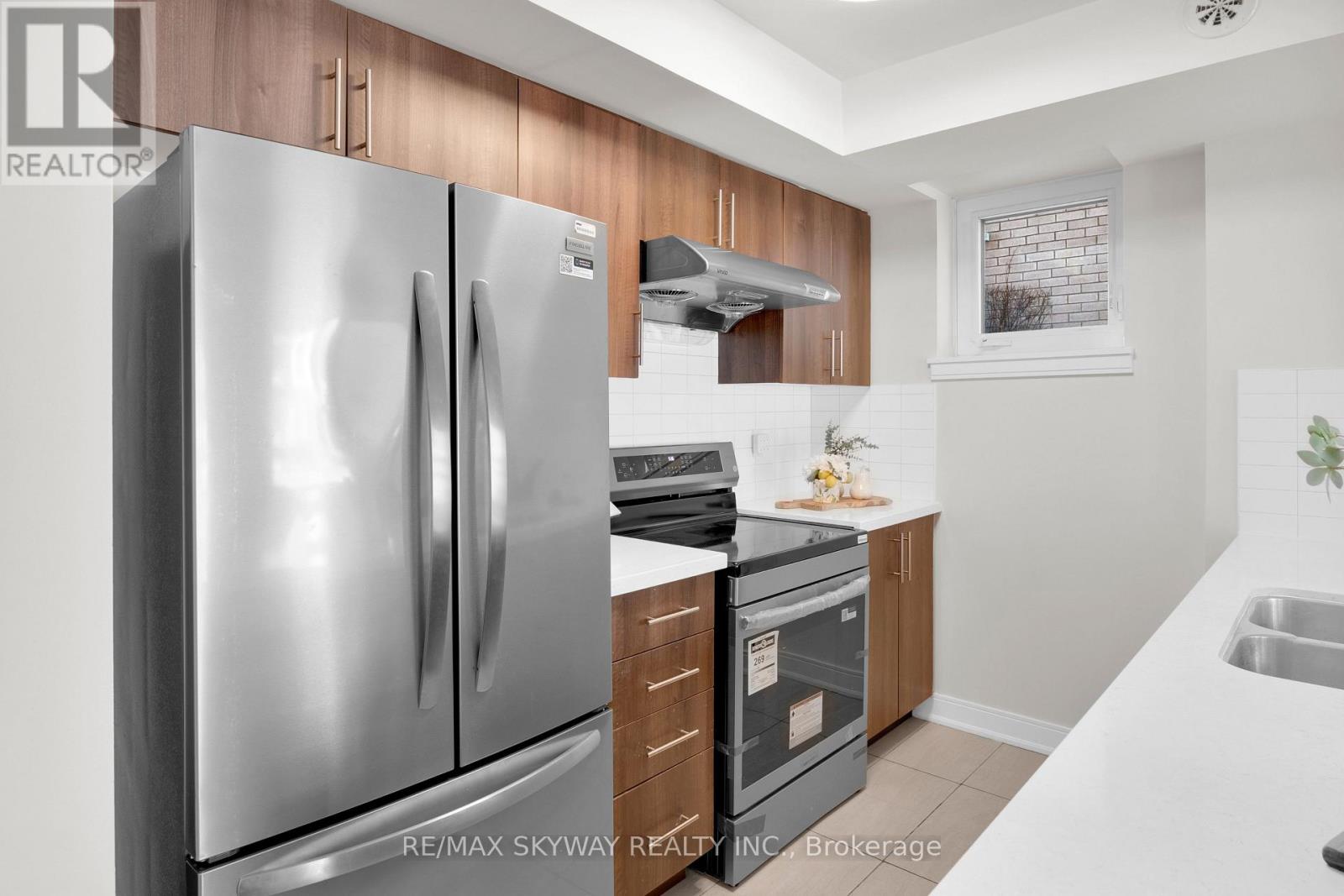 85 - 100 Dufay Road, Brampton, Ontario  L7A 4S3 - Photo 8 - W12924318