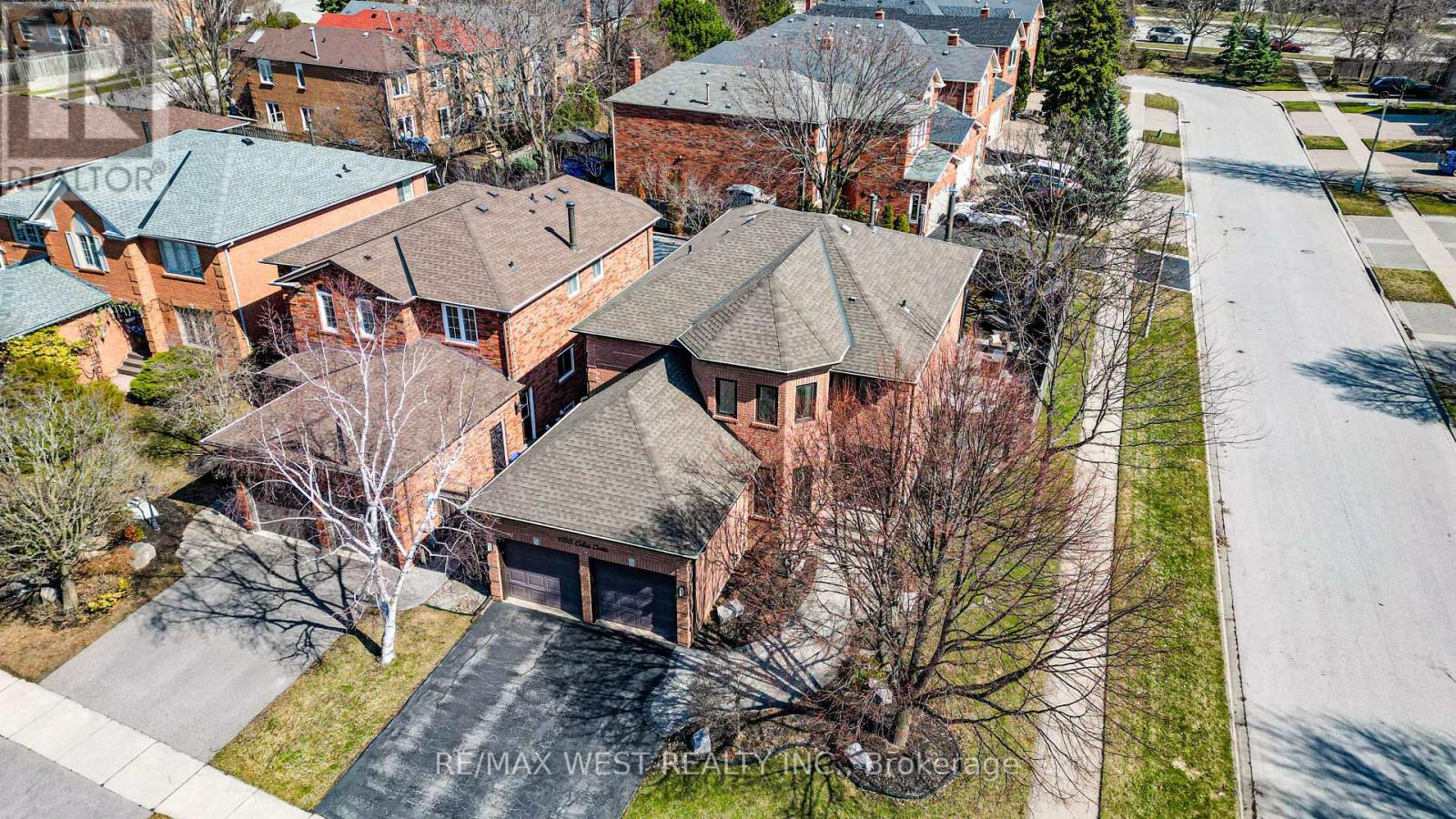 1155 Giles Gate, Oakville, Ontario  L6M 2S3 - Photo 2 - W12924348