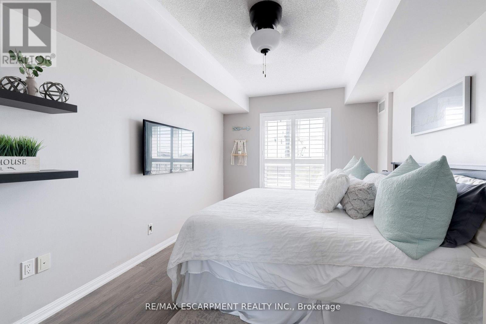 406 - 1045 Nadalin Heights, Milton, Ontario  L9T 8R5 - Photo 3 - W12924378