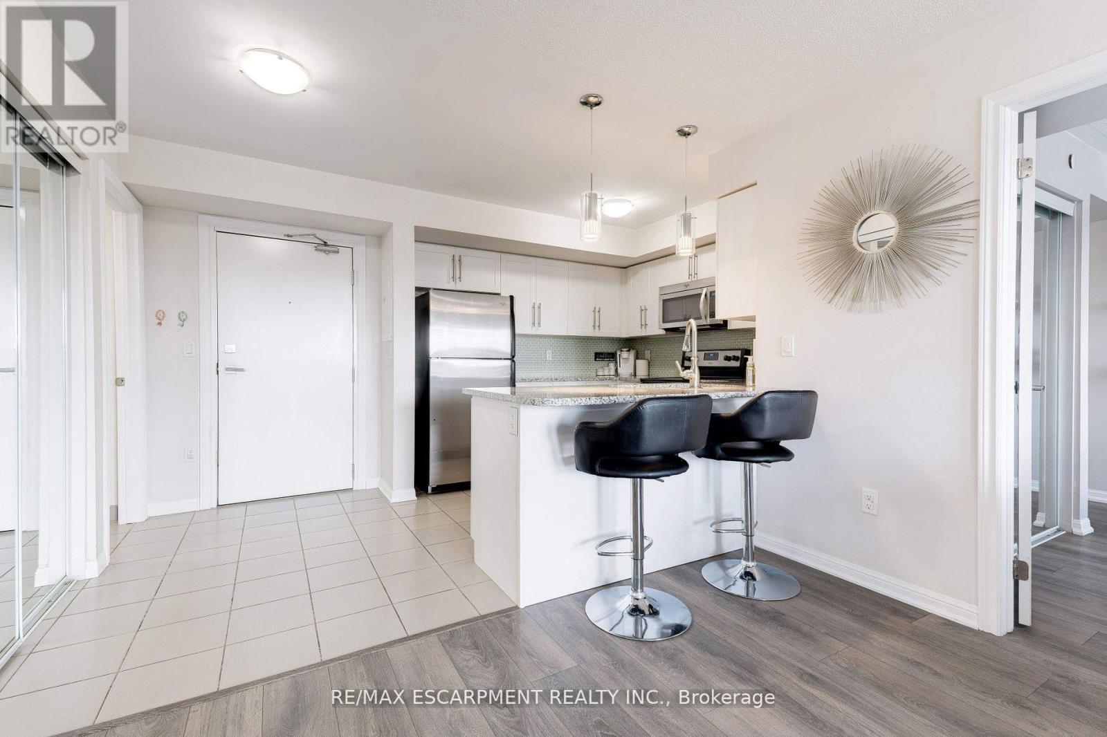 406 - 1045 Nadalin Heights, Milton, Ontario  L9T 8R5 - Photo 5 - W12924378