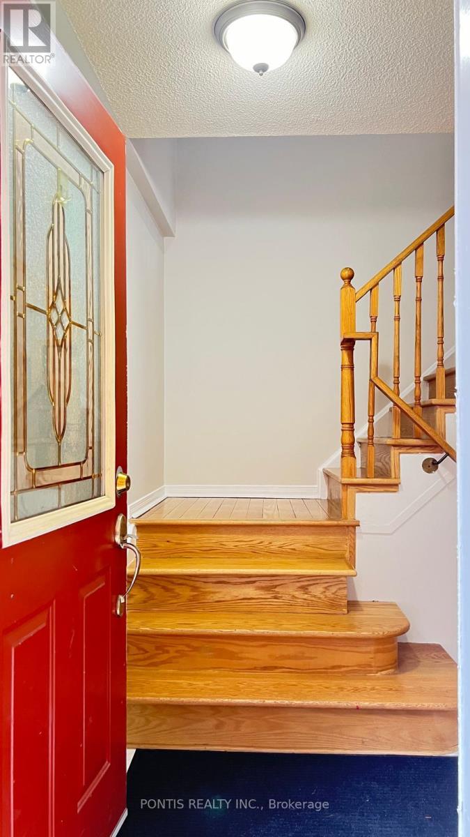 33 Clover Bloom Road, Brampton, Ontario  L6R 1S2 - Photo 4 - W12924382