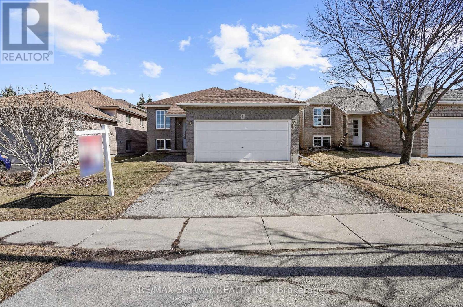 8 BRADLEY LANE, Brantford, Ontario