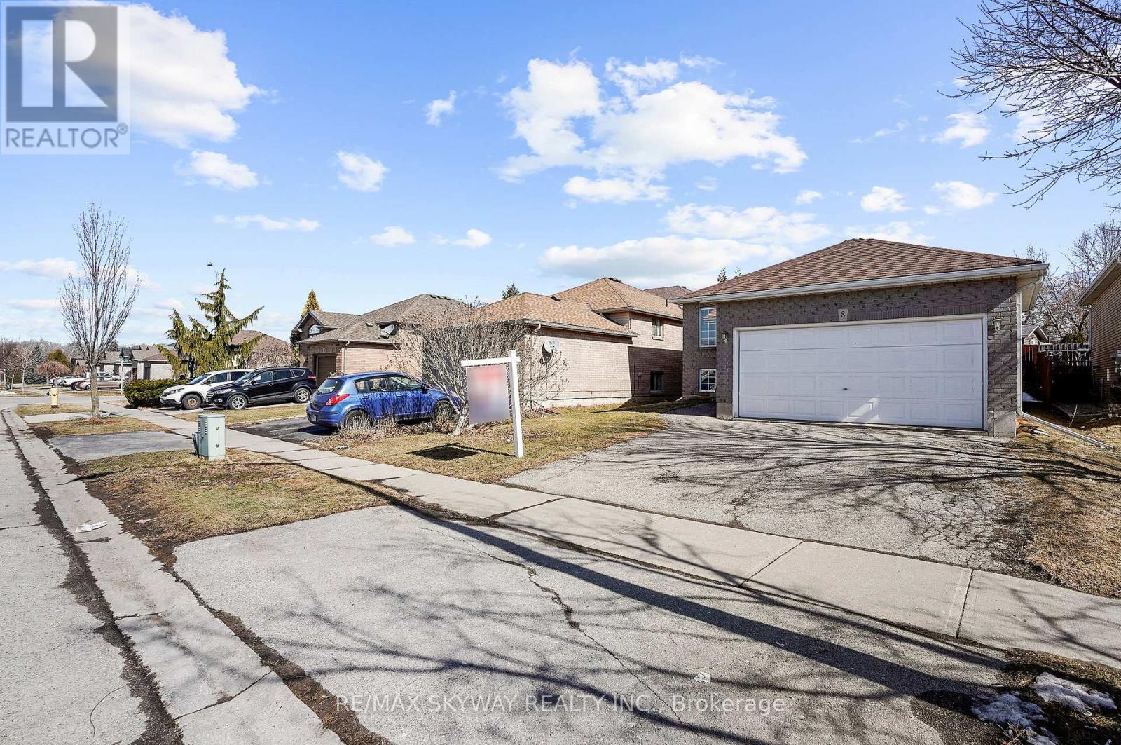 8 Bradley Lane, Brantford, Ontario  N3T 6R5 - Photo 2 - X12924076