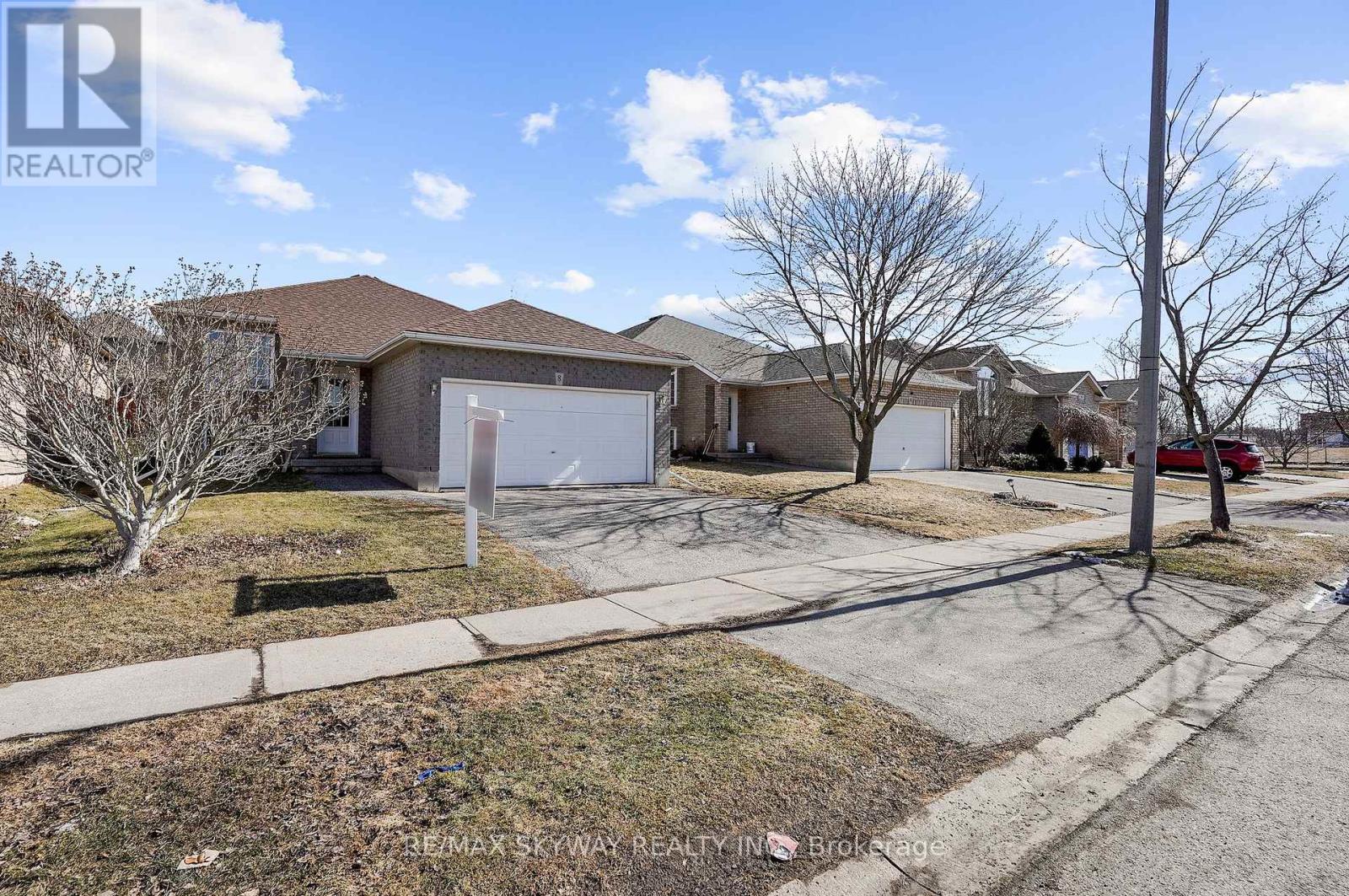 8 Bradley Lane, Brantford, Ontario  N3T 6R5 - Photo 3 - X12924076