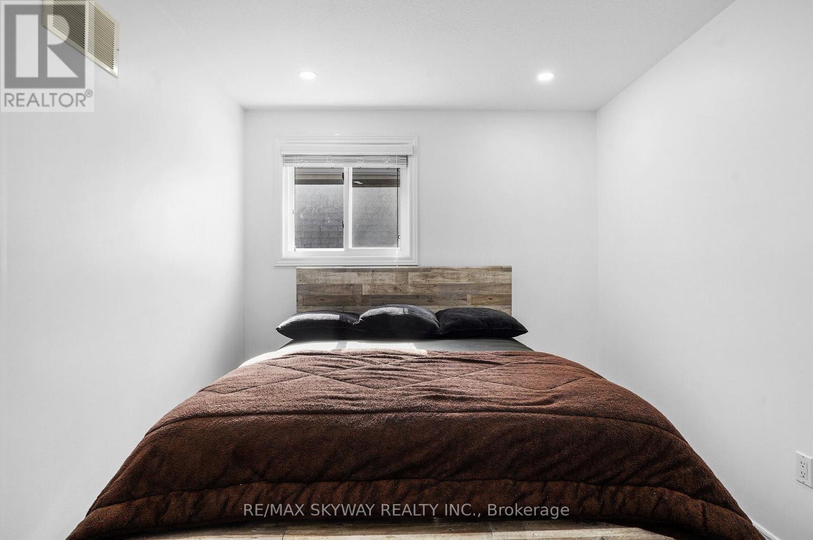 8 Bradley Lane, Brantford, Ontario  N3T 6R5 - Photo 34 - X12924076