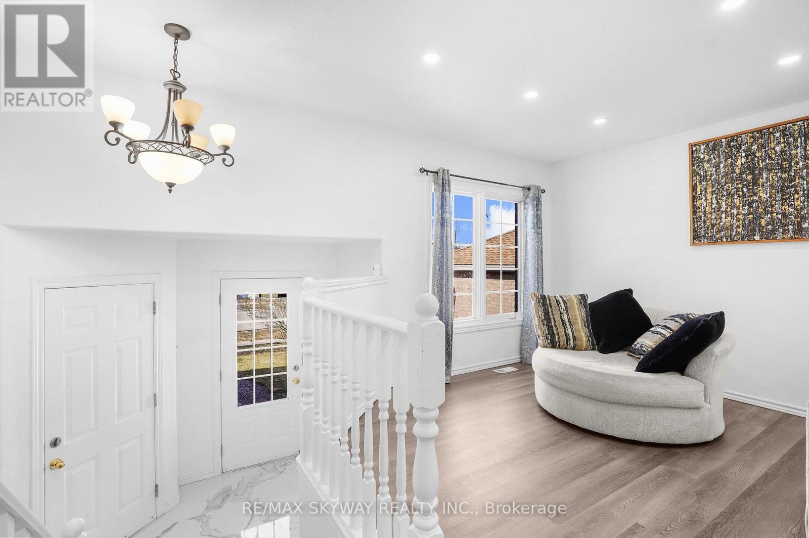 8 Bradley Lane, Brantford, Ontario  N3T 6R5 - Photo 5 - X12924076