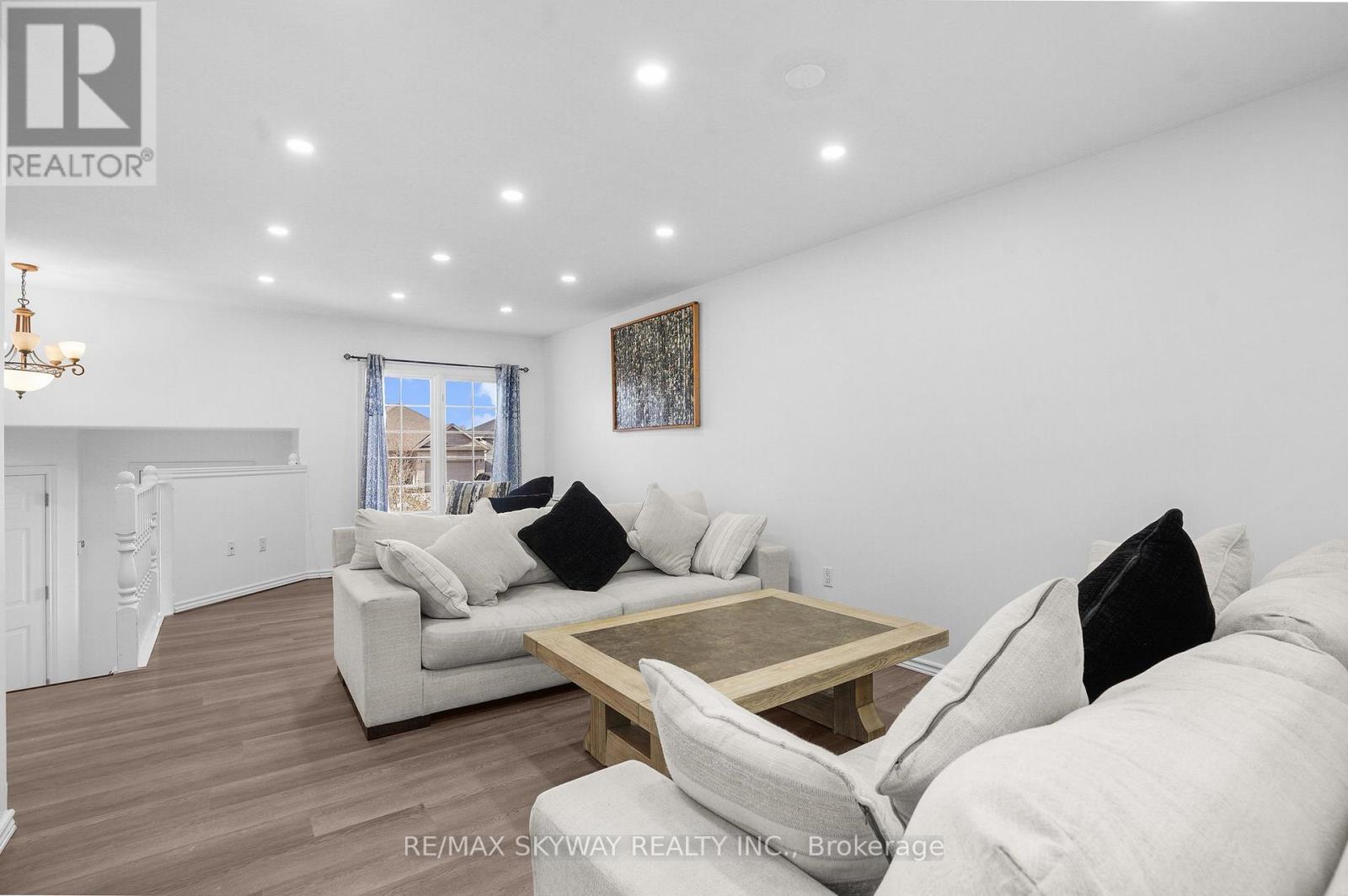 8 Bradley Lane, Brantford, Ontario  N3T 6R5 - Photo 6 - X12924076