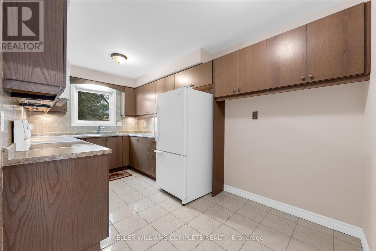 1 - 230 Meadowbrook Drive, Hamilton, Ontario  L9G 4V2 - Photo 11 - X12924114