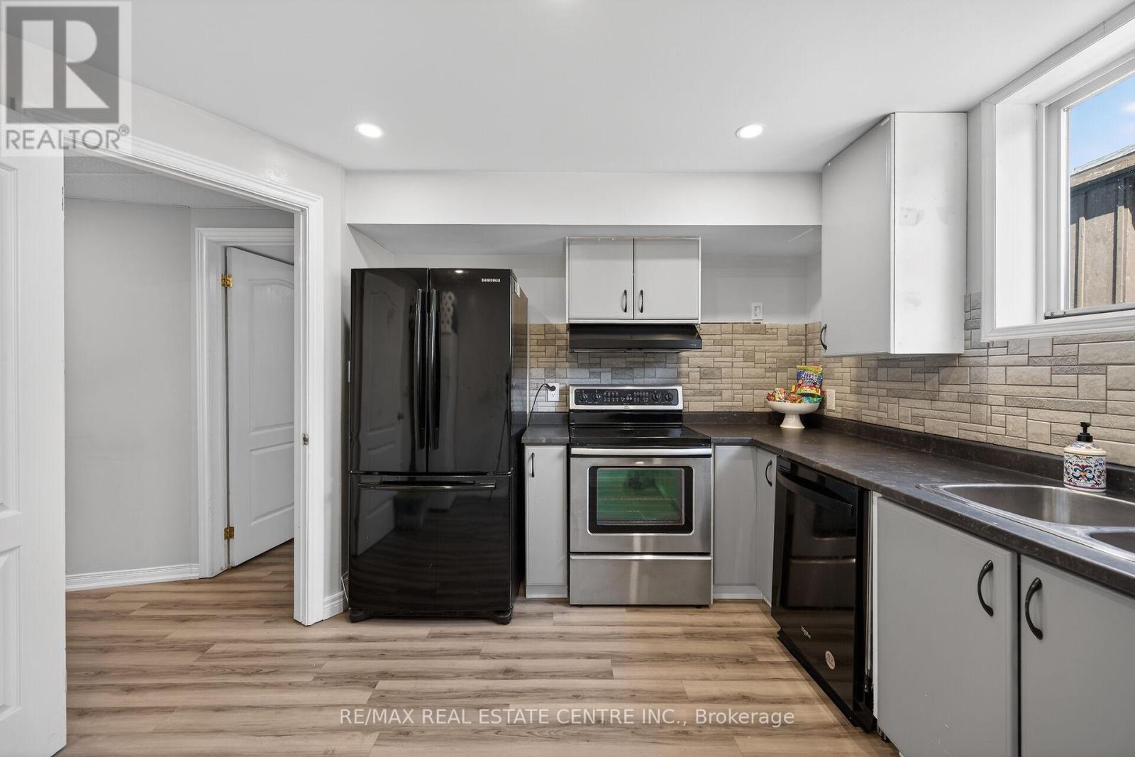 36 Longview Court, Hamilton, Ontario  L0R 1W0 - Photo 38 - X12924196