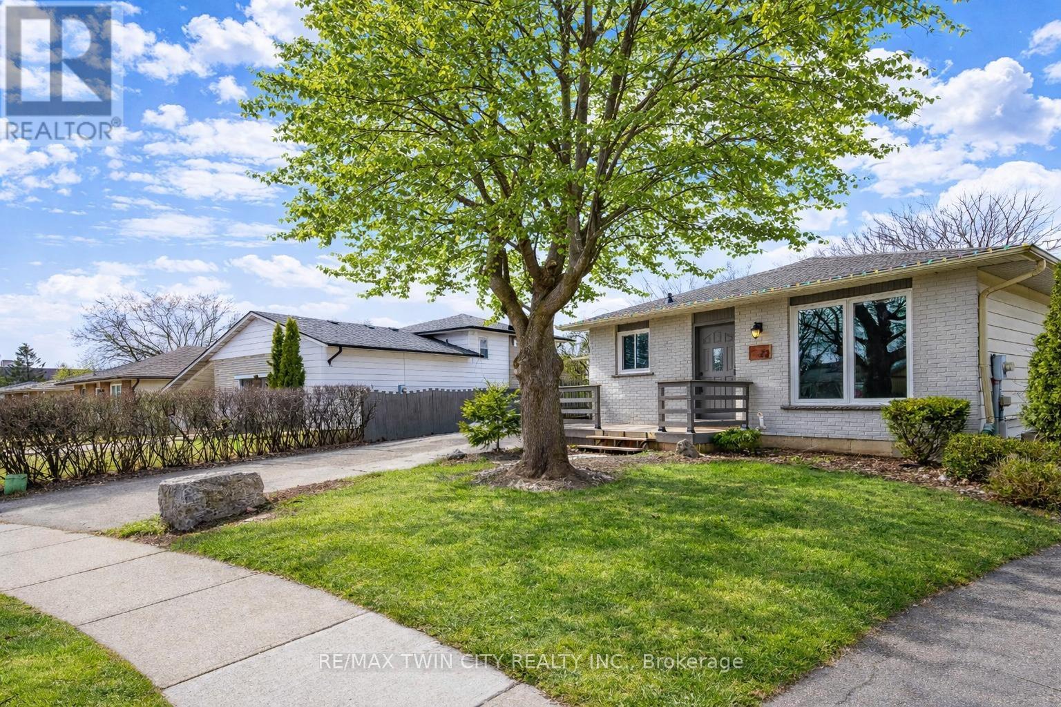 72 St Jerome Crescent, Kitchener, Ontario  N2C 2L2 - Photo 2 - X12924202