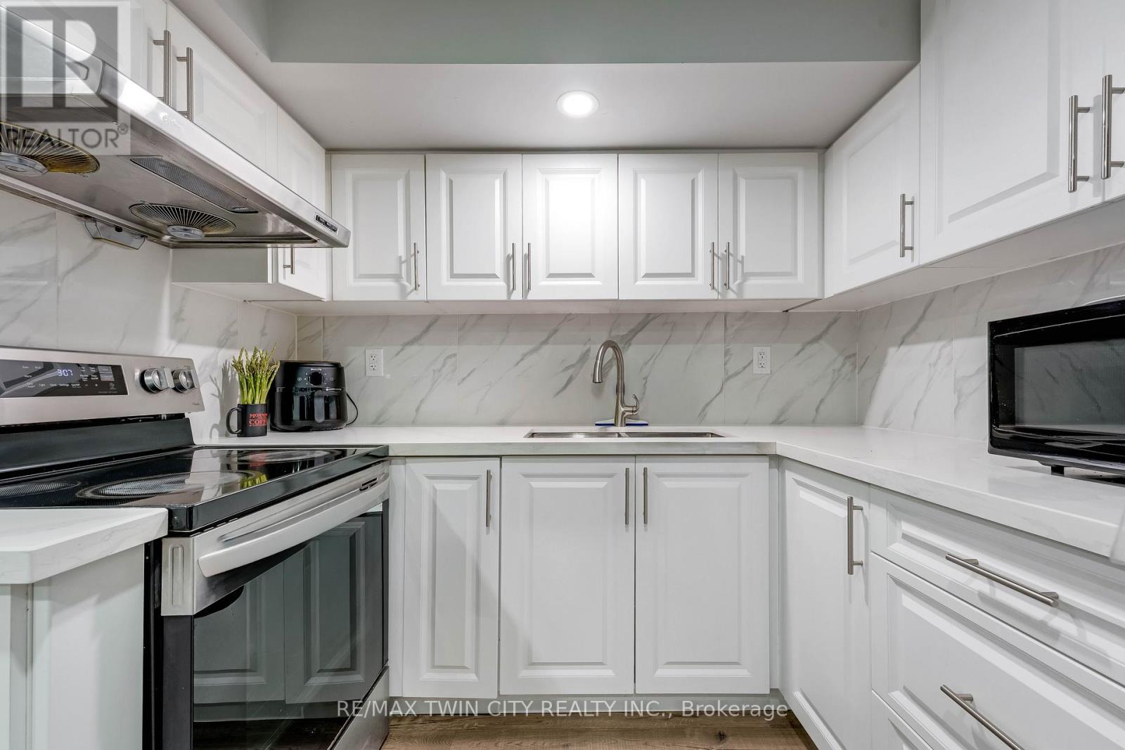 72 St Jerome Crescent, Kitchener, Ontario  N2C 2L2 - Photo 33 - X12924202