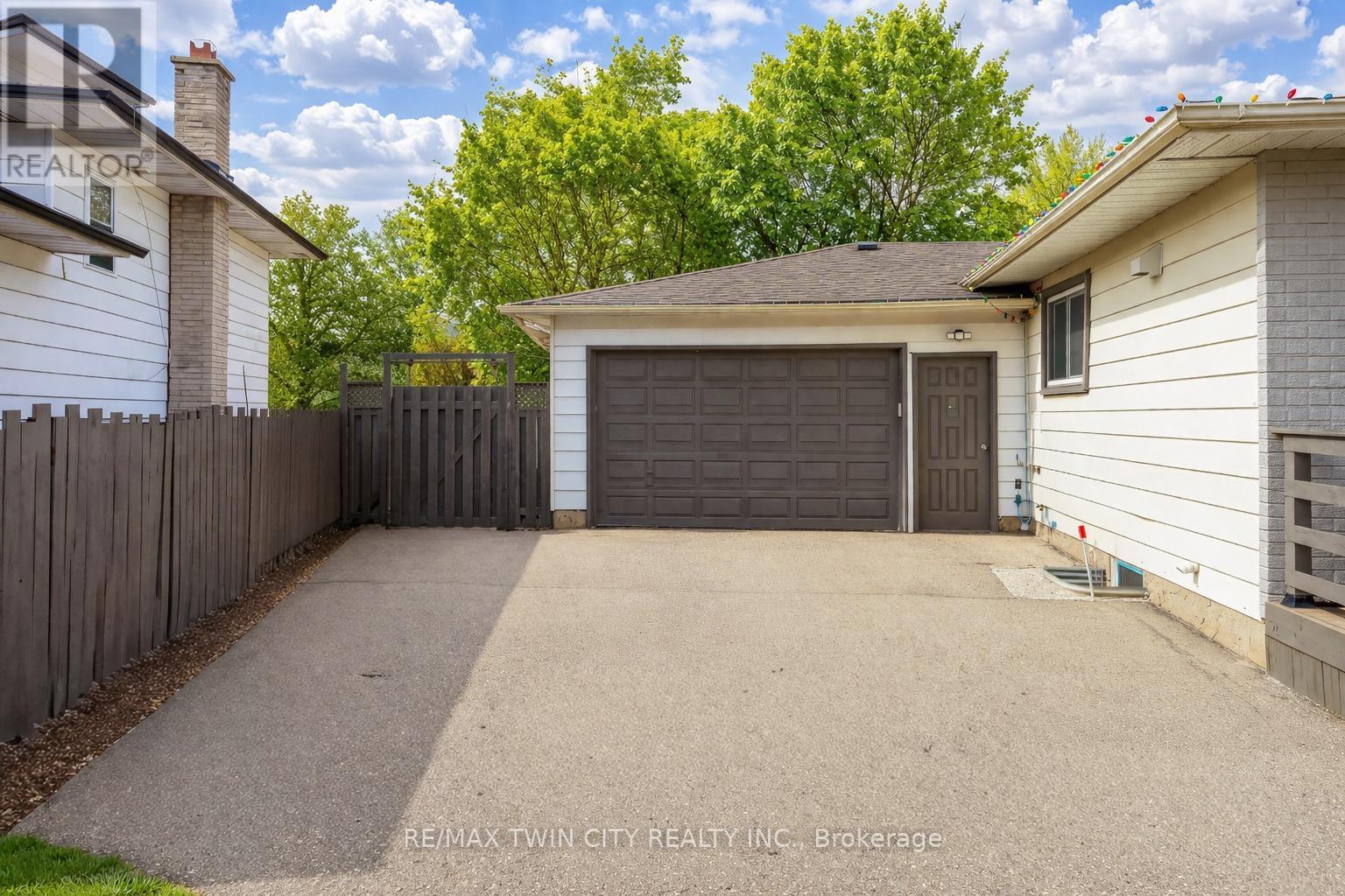 72 St Jerome Crescent, Kitchener, Ontario  N2C 2L2 - Photo 47 - X12924202