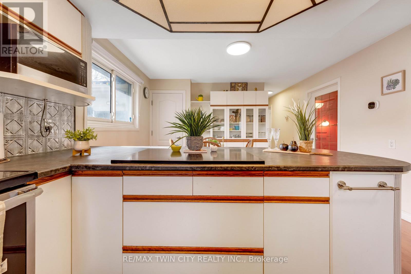 72 St Jerome Crescent, Kitchener, Ontario  N2C 2L2 - Photo 7 - X12924202