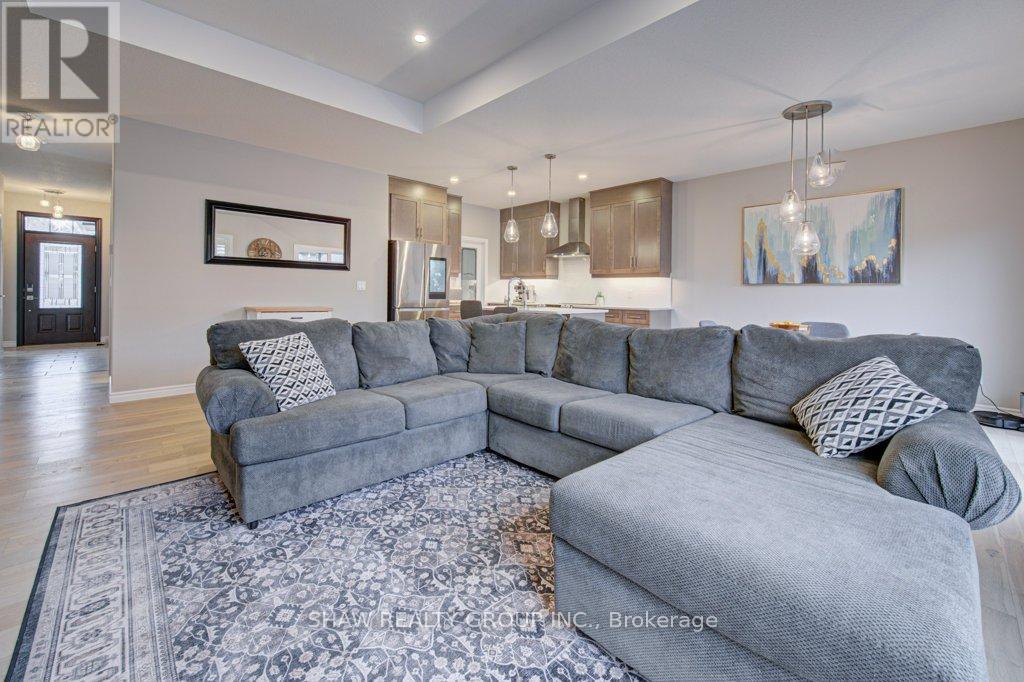 15 Matheson Crescent, East Zorra-Tavistock, Ontario  N0J 1M0 - Photo 14 - X12924338