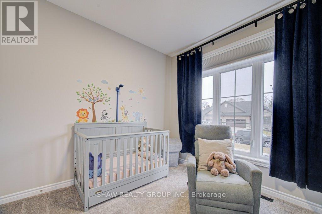 15 Matheson Crescent, East Zorra-Tavistock, Ontario  N0J 1M0 - Photo 6 - X12924338