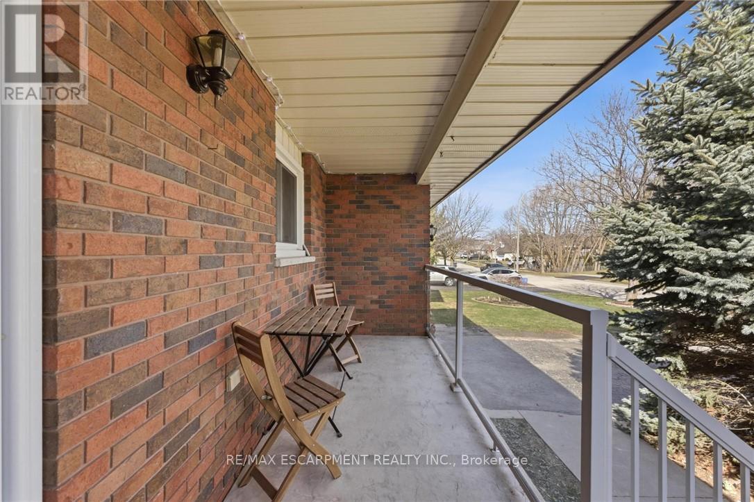 21 Margaret Avenue, Grimsby, Ontario  L3M 4P2 - Photo 3 - X12924384