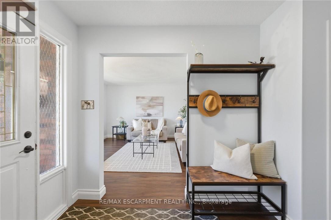 21 Margaret Avenue, Grimsby, Ontario  L3M 4P2 - Photo 5 - X12924384