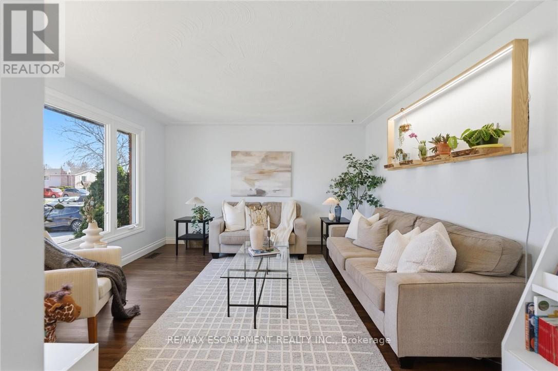 21 Margaret Avenue, Grimsby, Ontario  L3M 4P2 - Photo 6 - X12924384