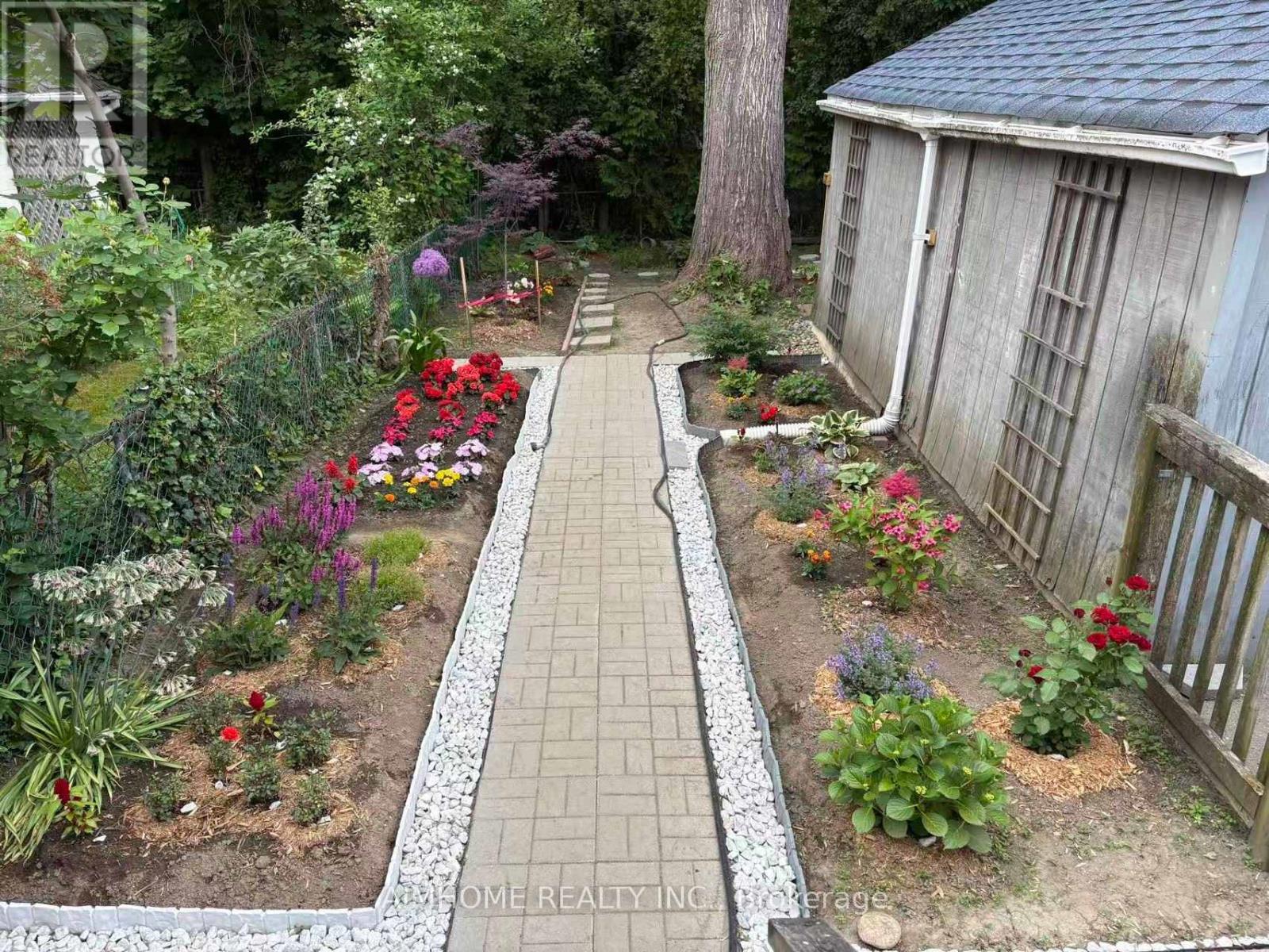 39 Brentcliffe Road, Toronto, Ontario  M4G 3Y4 - Photo 46 - C12923362