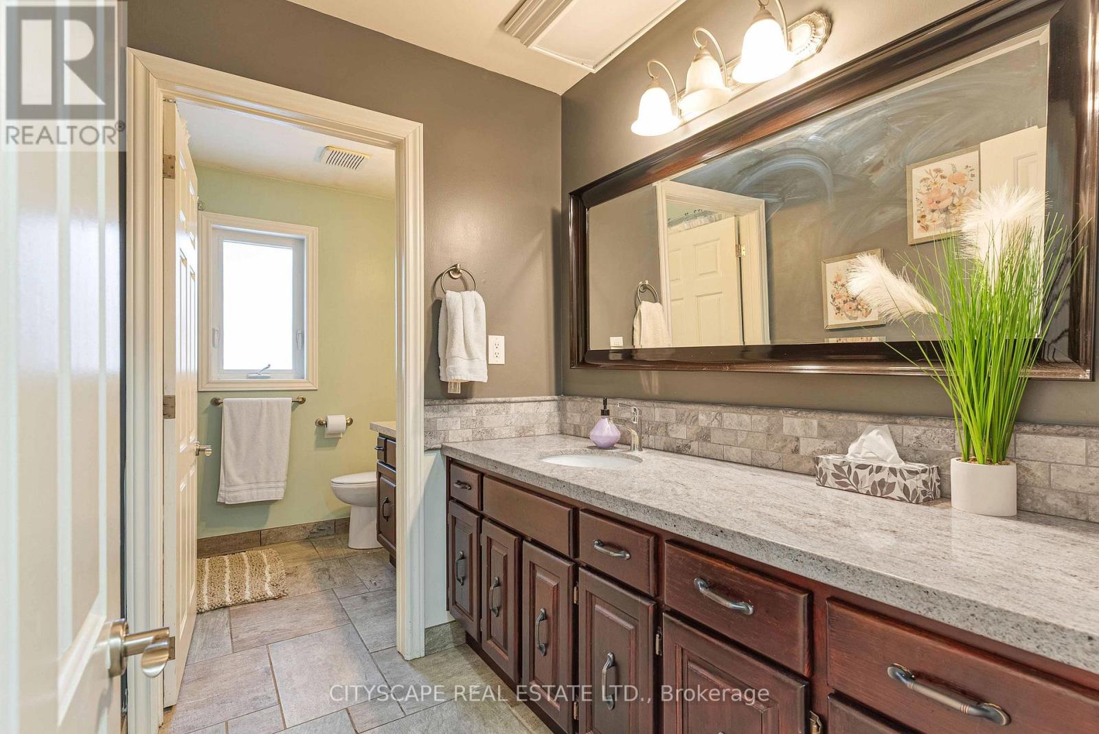 7 Mcconachie Crescent, Caledon, Ontario  L7K 0B9 - Photo 15 - W12921310