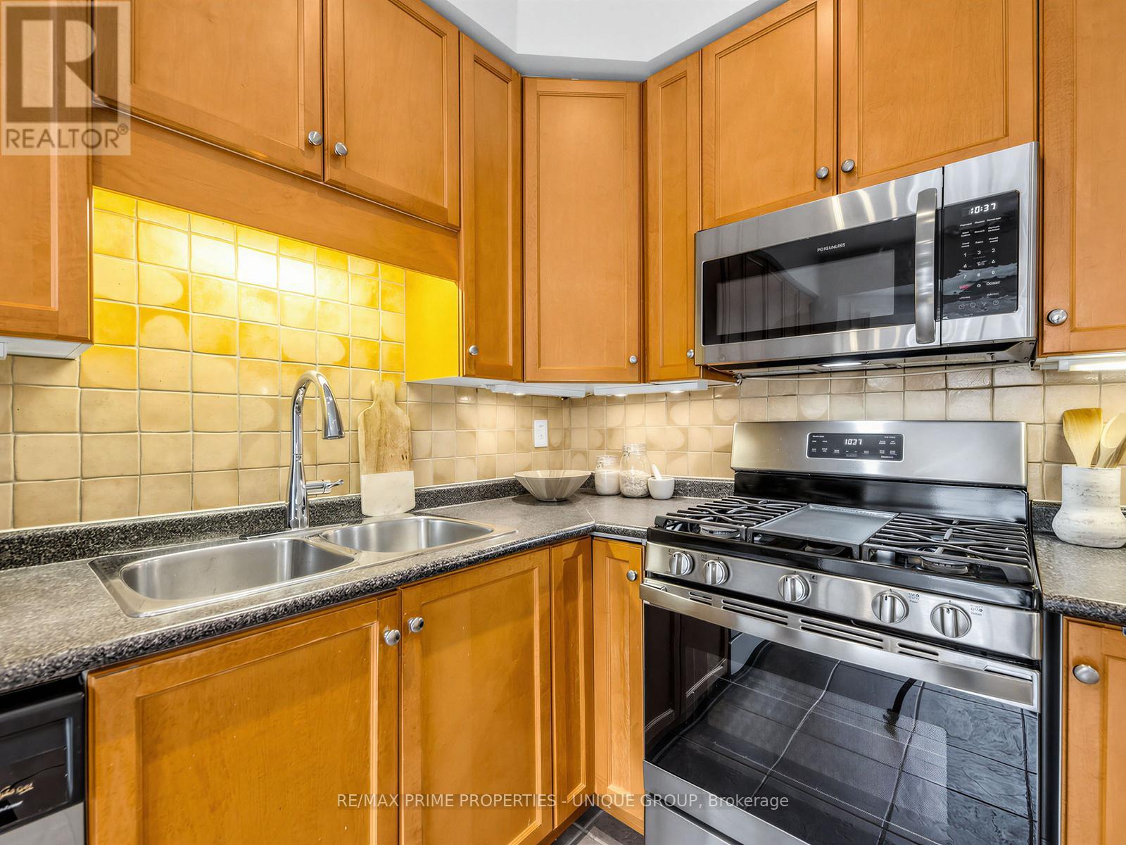 19 James Stock Path, Toronto, Ontario  M8Z 6C6 - Photo 12 - W12923428