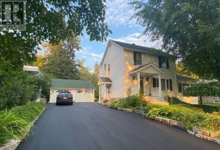 62 Lake St, Sault Ste. Marie, Ontario  P6A 4A5 - Photo 2 - SM260523