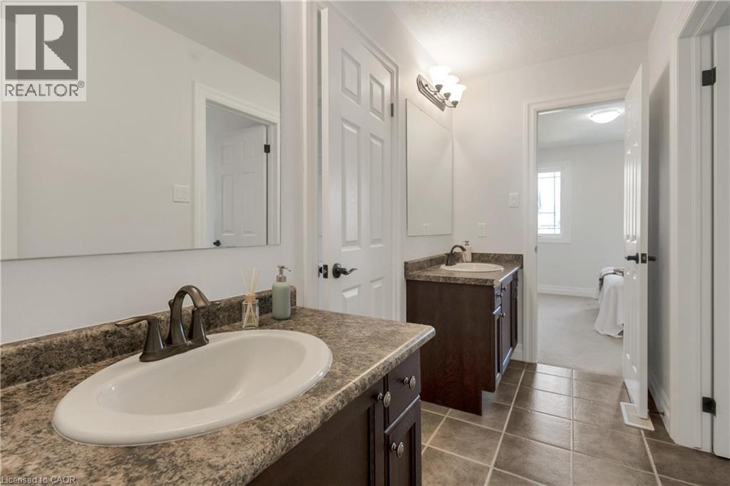 341 Zeller Drive, Kitchener, Ontario  N2A 0B2 - Photo 34 - 40815386