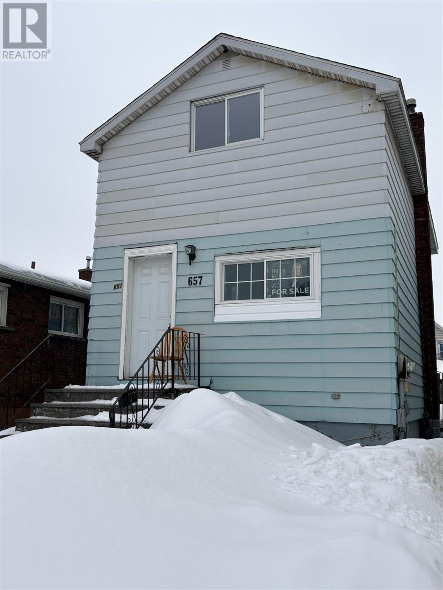657 Queen St W, Sault Ste. Marie, Ontario P6A 1B1 - Photo 2 - SM260545