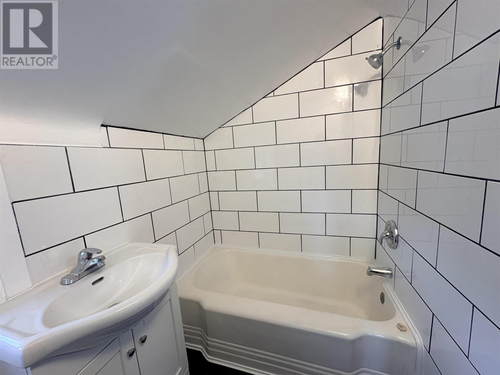 657 Queen St W, Sault Ste. Marie, Ontario P6A 1B1 - Photo 28 - SM260545