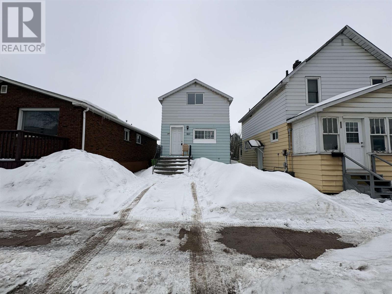 657 Queen St W, Sault Ste. Marie, Ontario P6A 1B1 - Photo 3 - SM260545