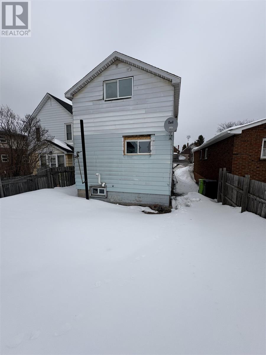 657 Queen St W, Sault Ste. Marie, Ontario P6A 1B1 - Photo 5 - SM260545