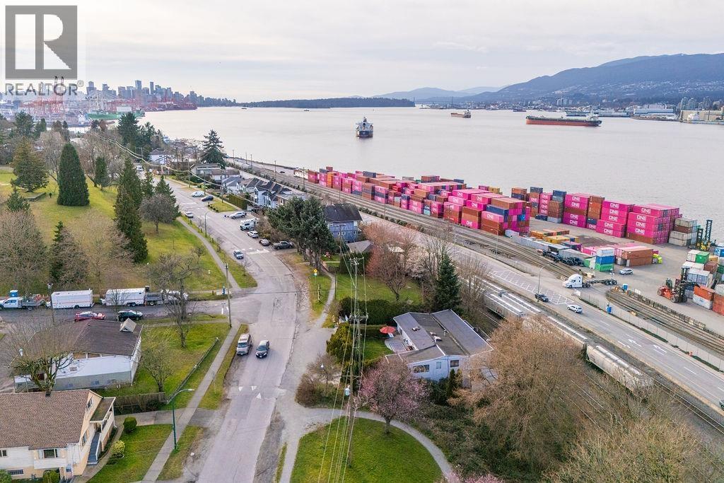 2709 Wall Street, Vancouver, British Columbia  V5L 1B8 - Photo 3 - R3103615