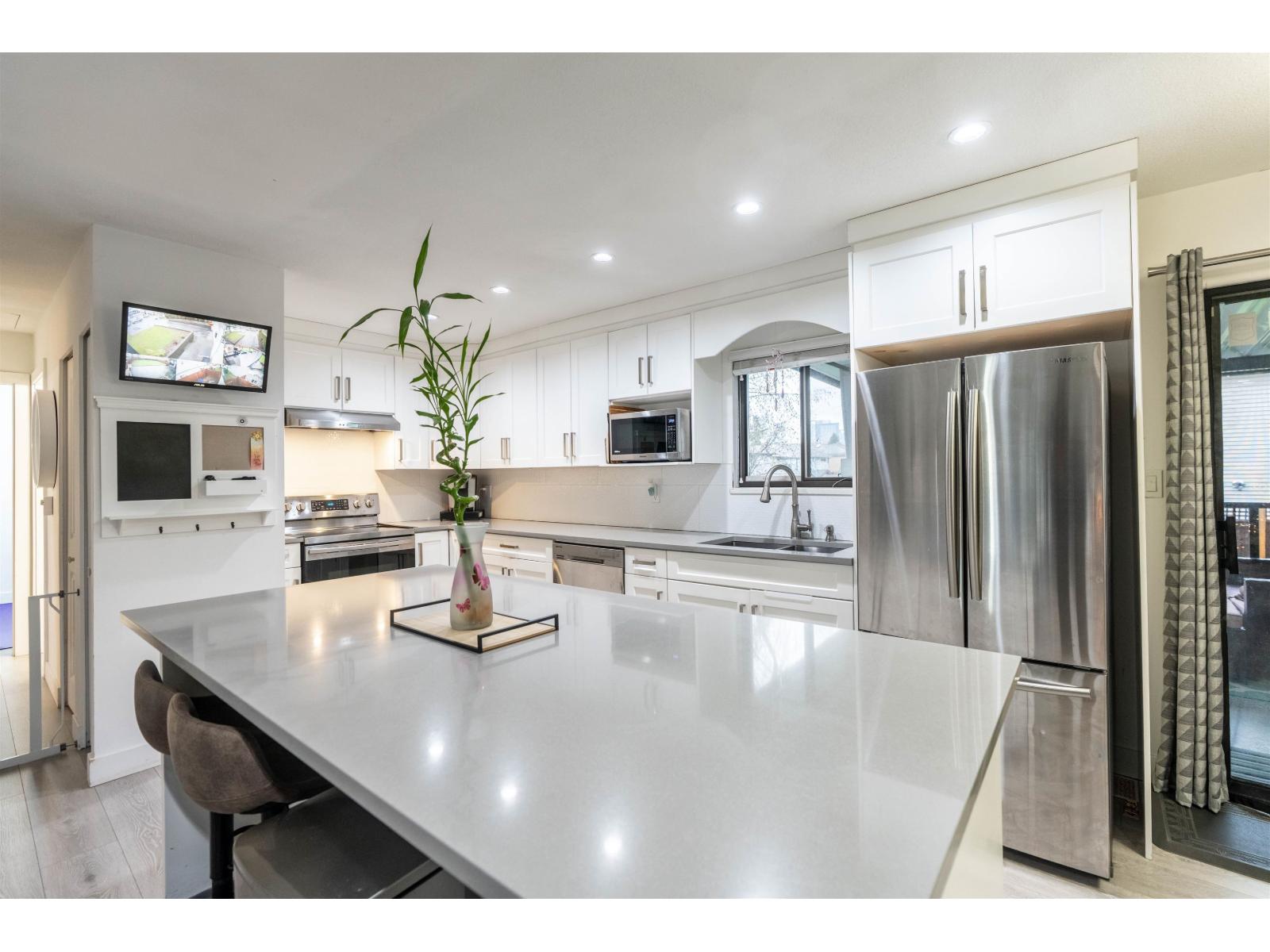 13933 90a Avenue, Surrey, British Columbia  V3V 6Z7 - Photo 9 - R3103857