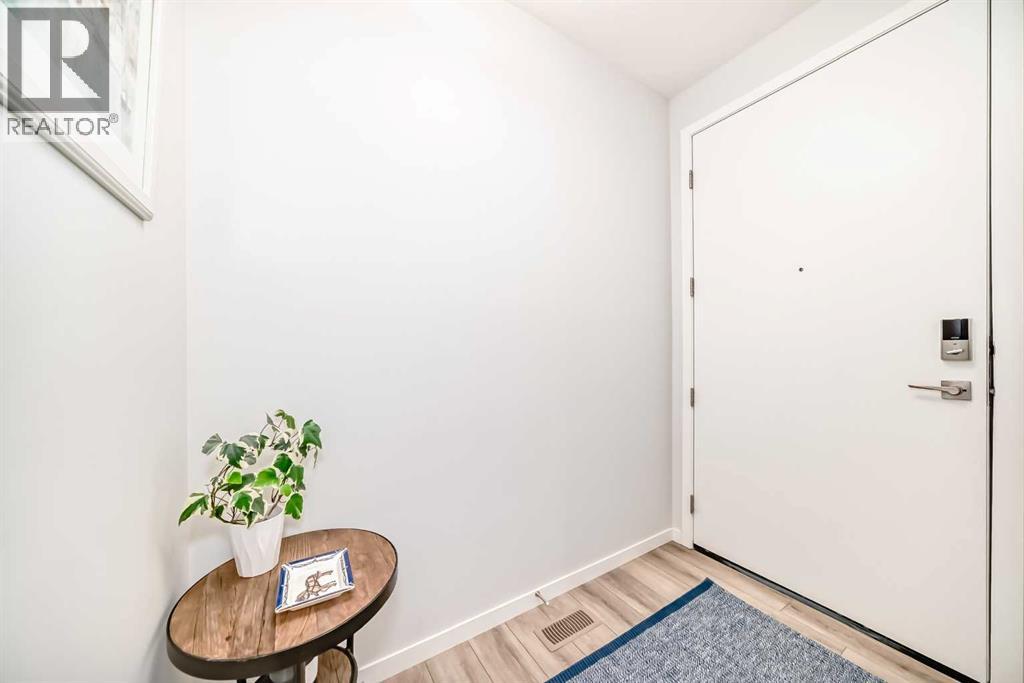 24 Royston Rise Nw, Calgary, Alberta  T3L 0J2 - Photo 2 - A2296626