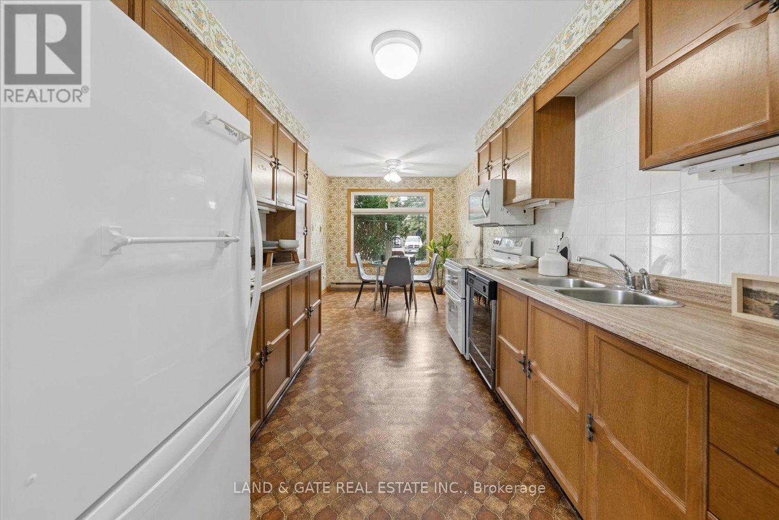 928 Downing Court, Oshawa, Ontario  L1G 7R5 - Photo 13 - E12924448