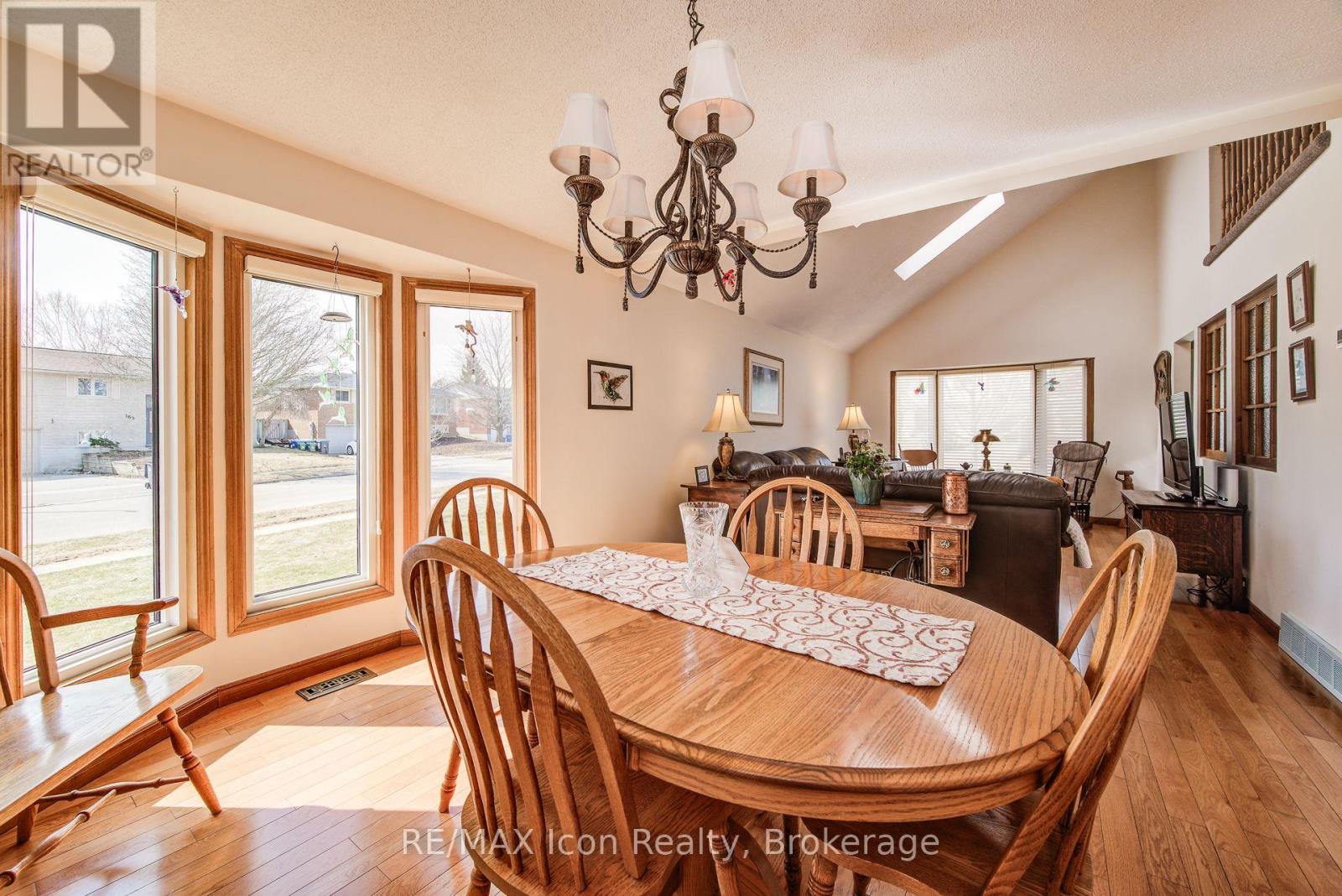 18 Smart Street, Guelph (Kortright West), Ontario  N1G 4L4 - Photo 10 - X12924566