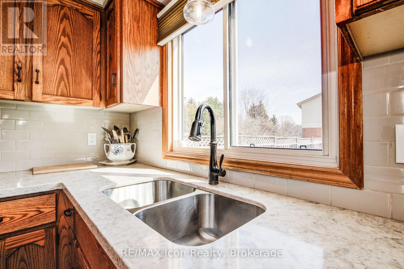 18 Smart Street, Guelph (Kortright West), Ontario  N1G 4L4 - Photo 14 - X12924566