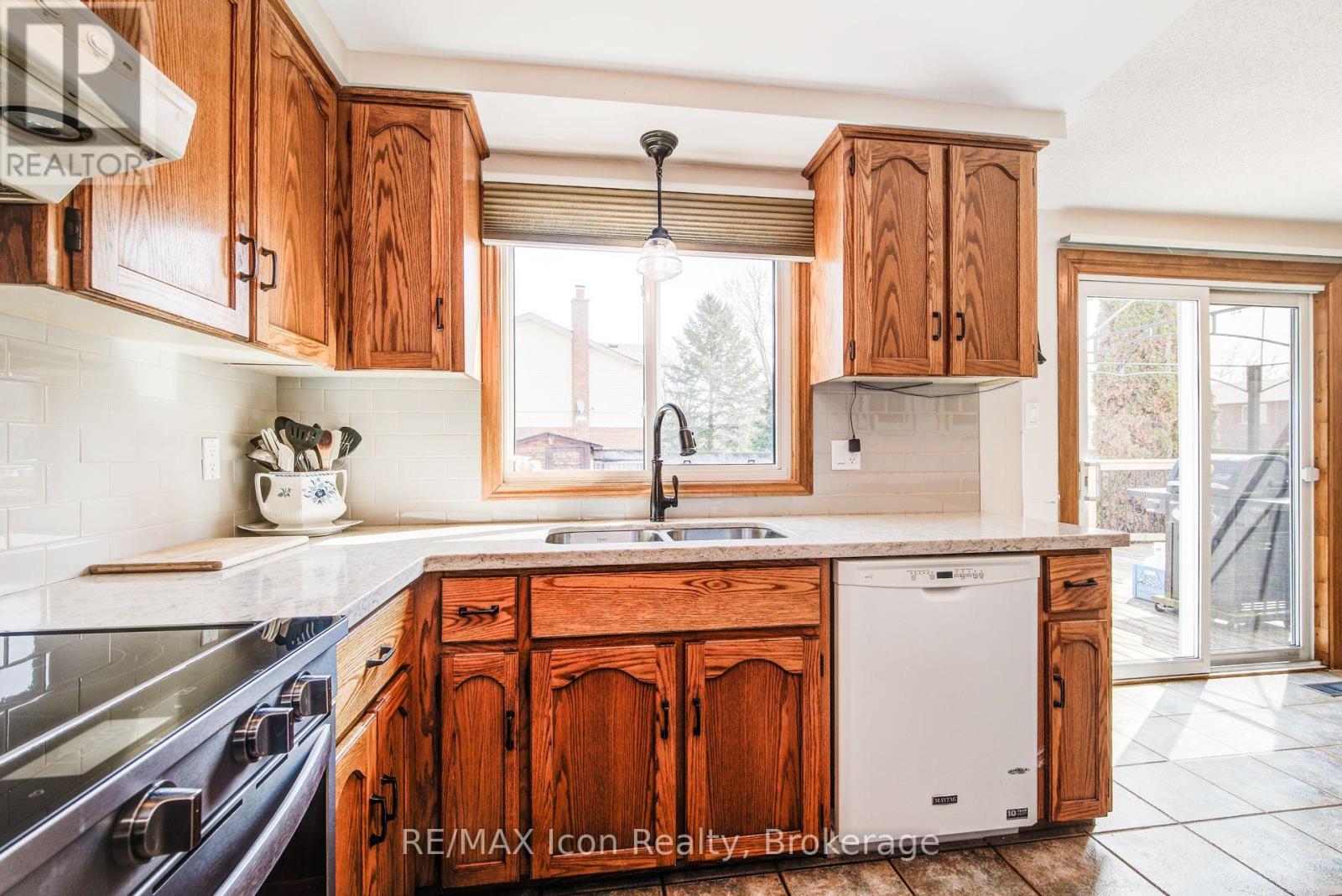 18 Smart Street, Guelph (Kortright West), Ontario  N1G 4L4 - Photo 16 - X12924566