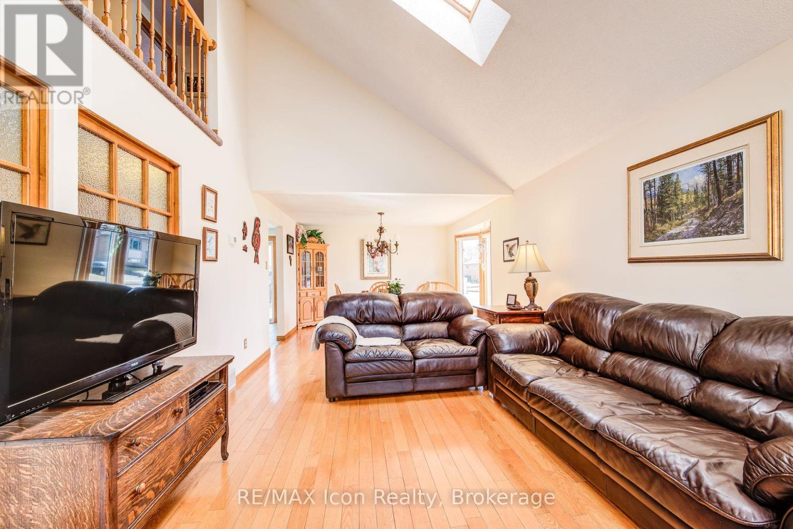 18 Smart Street, Guelph (Kortright West), Ontario  N1G 4L4 - Photo 6 - X12924566