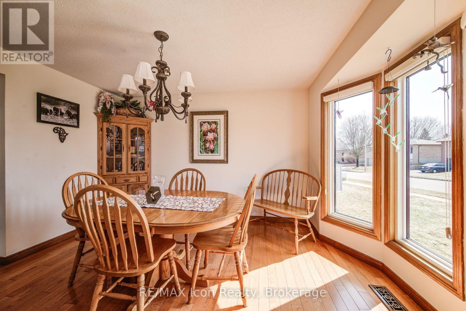 18 Smart Street, Guelph (Kortright West), Ontario  N1G 4L4 - Photo 9 - X12924566