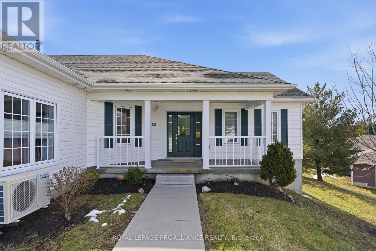 404 - 295 Densmore Road, Cobourg, Ontario  K9A 2S7 - Photo 2 - X12924442