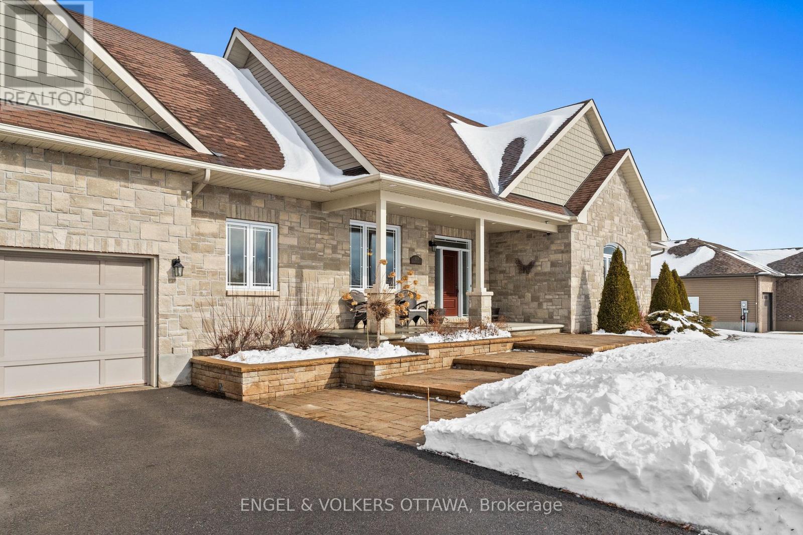 5579 Lombardy Drive, Ottawa, Ontario K0A 2W0 - Photo 2 - X12924440