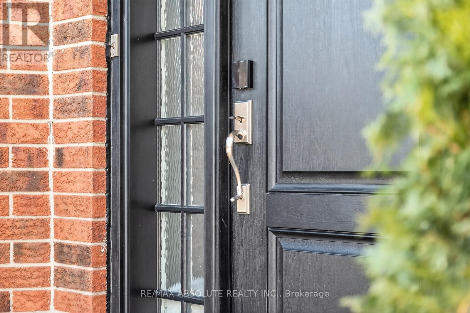 149 Lanigan Crescent, Ottawa, Ontario K2S 1G9 - Photo 3 - X12924526