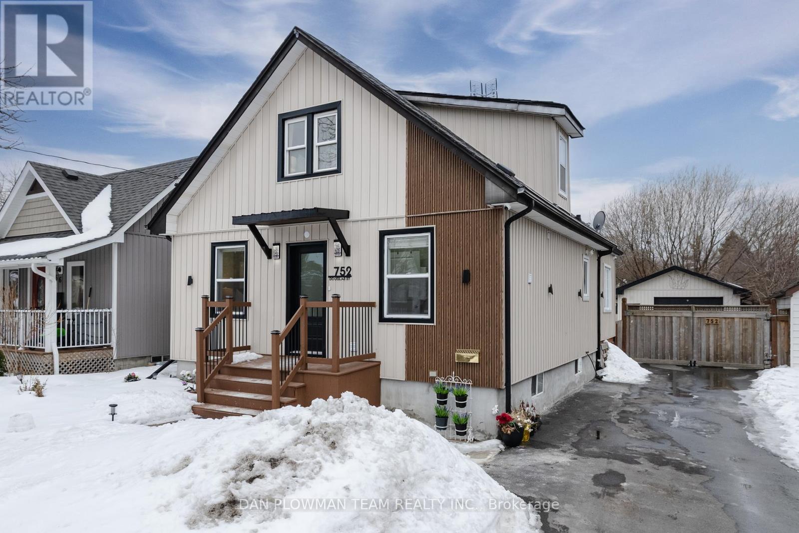 752 DOUGLAS STREET, Oshawa, Ontario