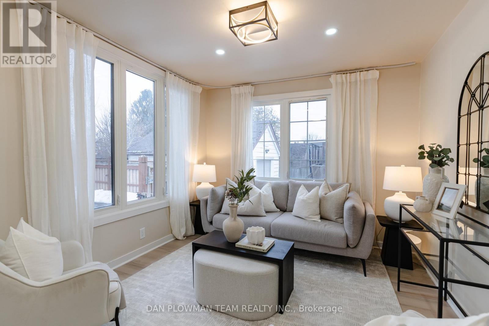 752 Douglas Street, Oshawa, Ontario  L1H 5C7 - Photo 3 - E12924588