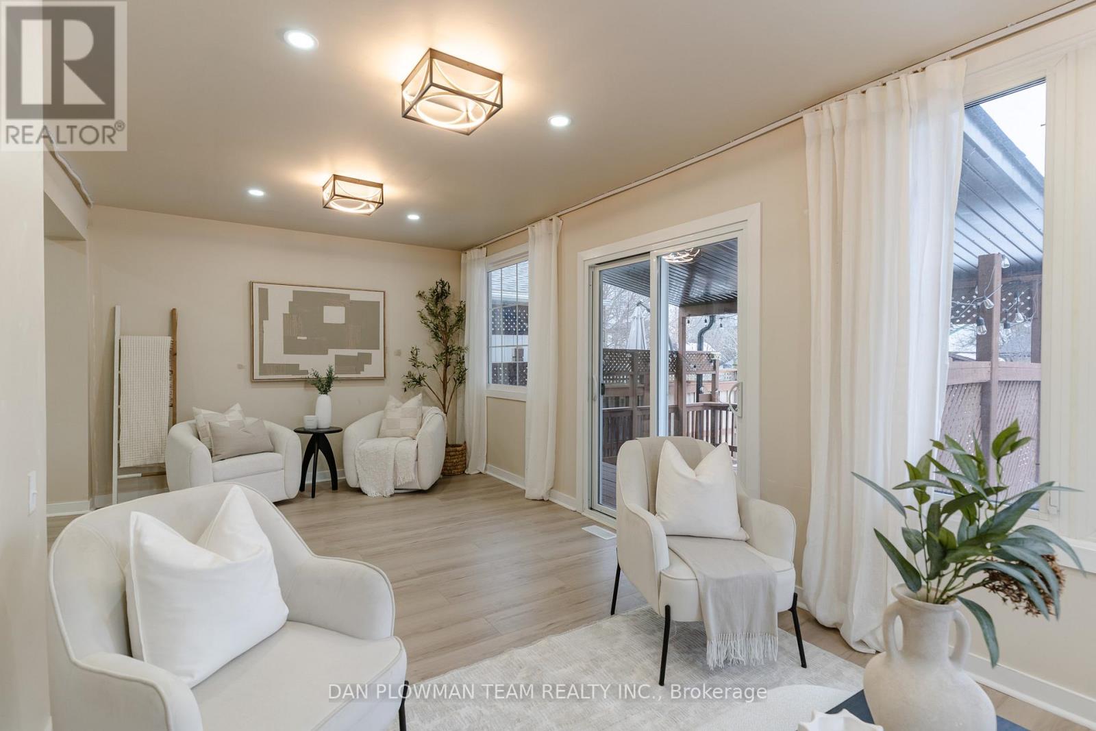 752 Douglas Street, Oshawa, Ontario  L1H 5C7 - Photo 4 - E12924588