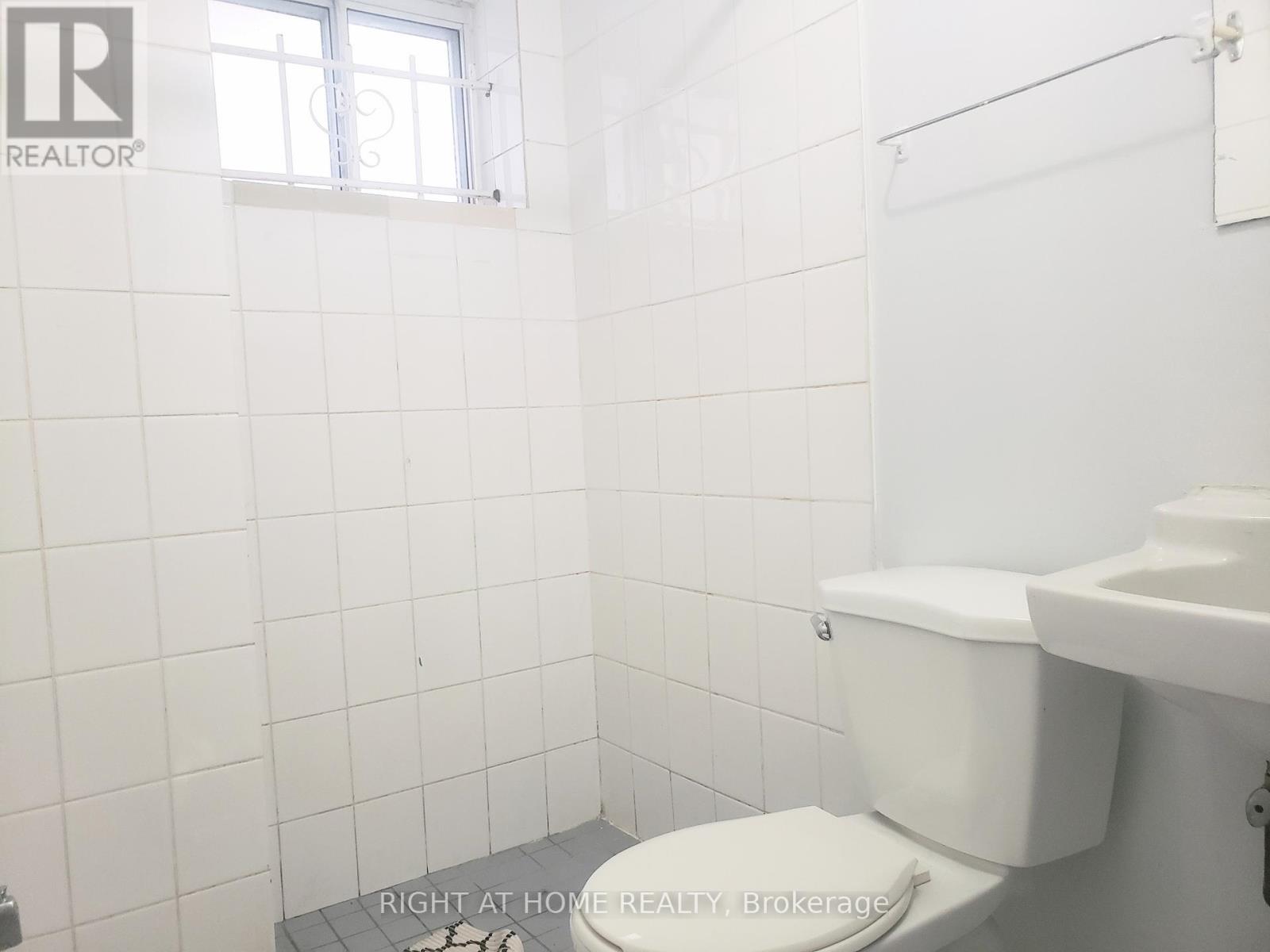 Bsmt - 685 Greenwood Avenue, Toronto, Ontario  M4J 4B6 - Photo 5 - E12891904