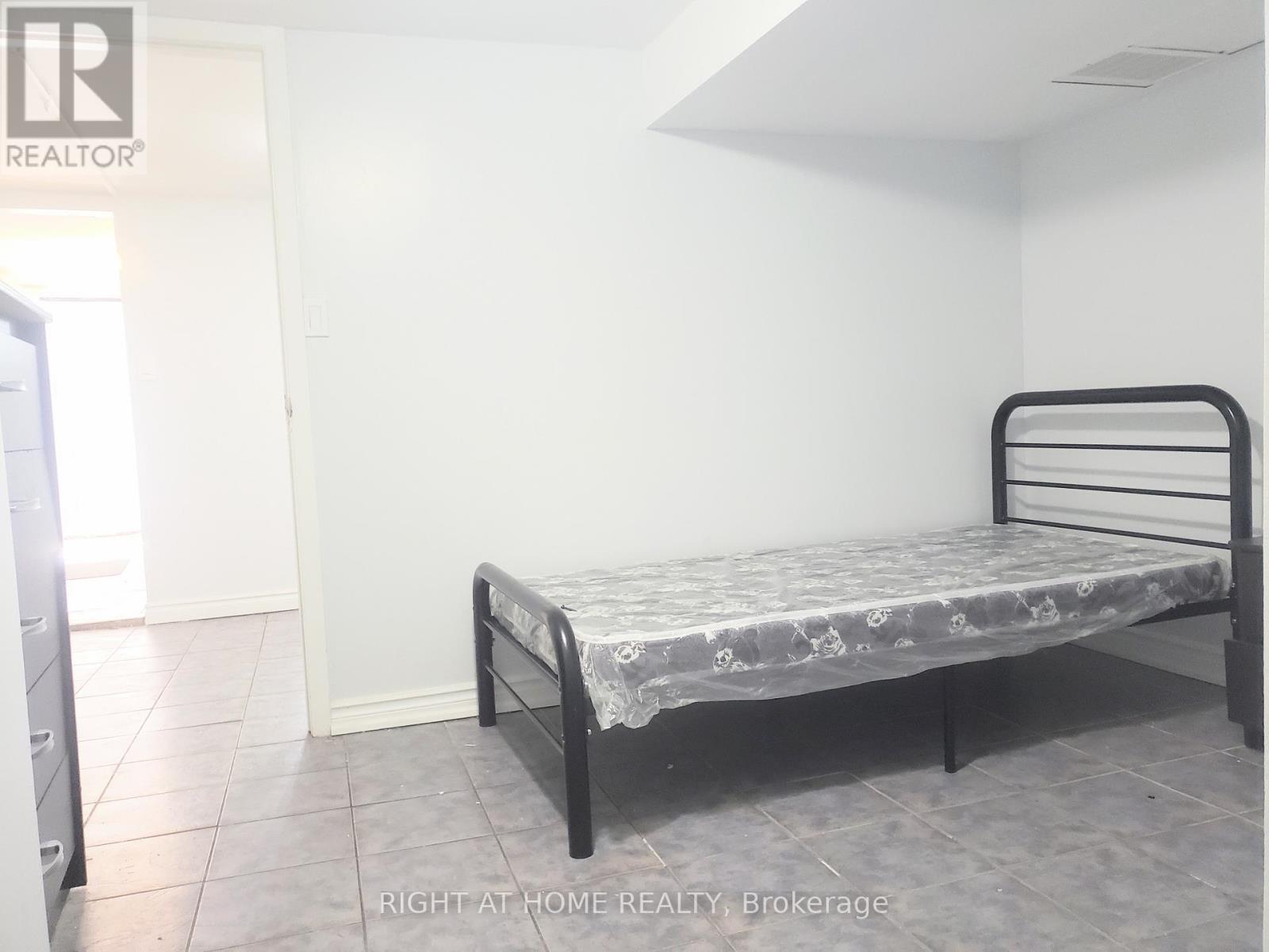 Bsmt - 685 Greenwood Avenue, Toronto, Ontario  M4J 4B6 - Photo 3 - E12891904