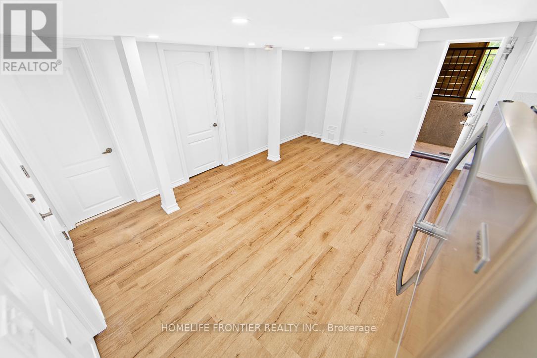 Lower - 311 Hinton Terrace, Milton, Ontario  L9E 1C8 - Photo 5 - W12903542