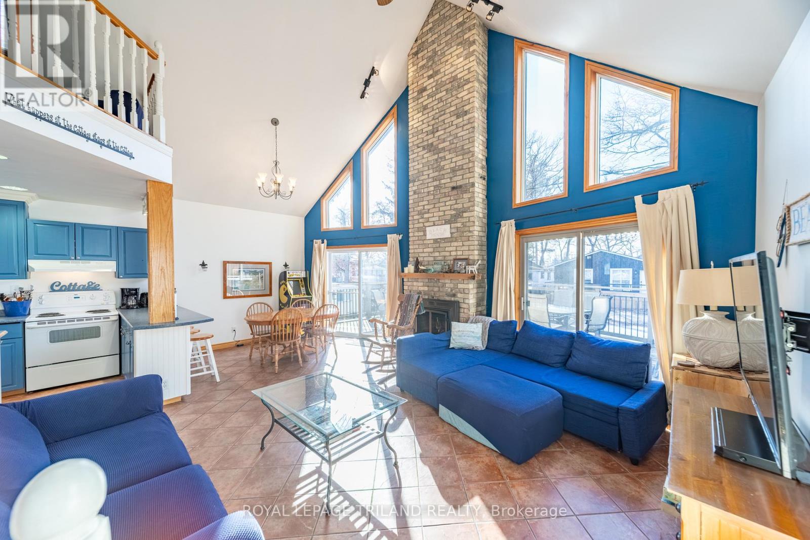 28 Elmwood Avenue, Lambton Shores, Ontario  N0M 1T0 - Photo 11 - X12924414